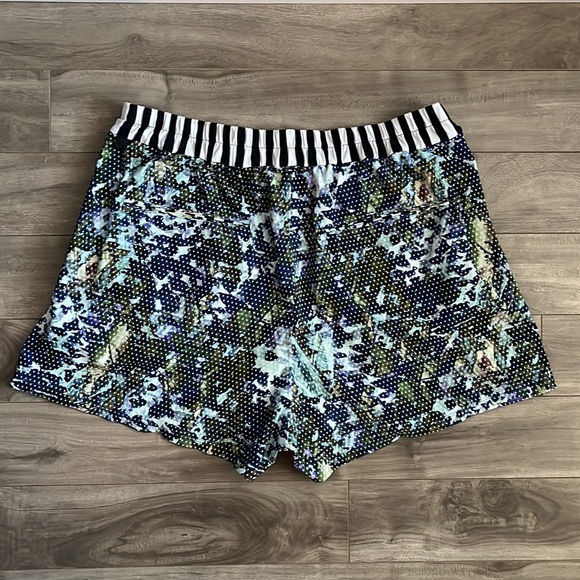 Lululemon Skort - size 8 - Picture 2 of 12